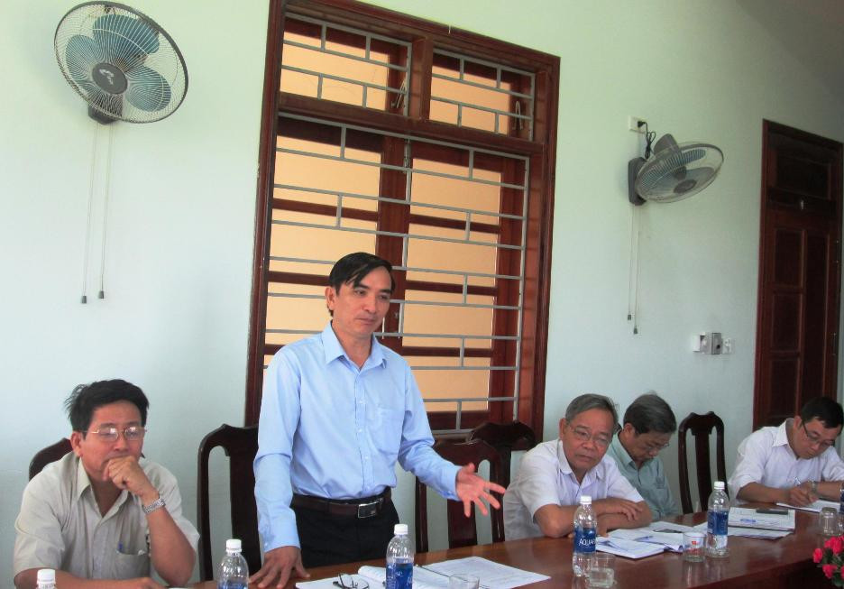 Ông Trần Văn Noa – Phó Chủ tịch UBND huyện Quế Sơn nêu một số kiến nghị với đoàn công tác.
