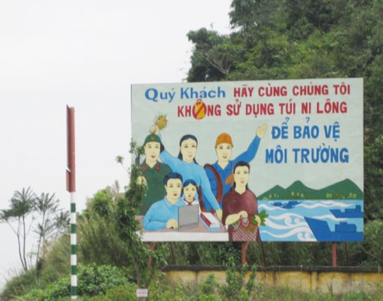 Cù Lao Chàm kêu gọi mọi người cùng chung tay bảo vệ môi trường, không sử dụng túi ni lông. Ảnh: CHU MẠNH TRINH