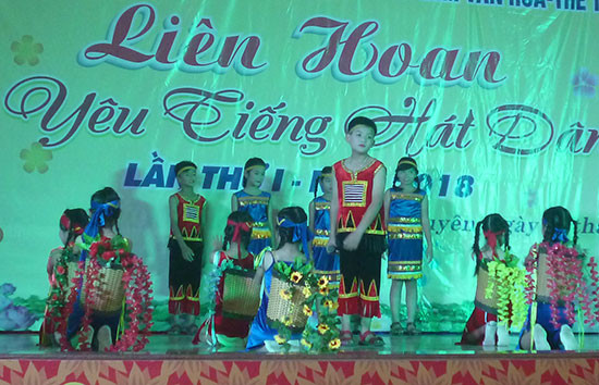 Liên hoan “Em yêu tiếng hát dân ca” do Hội đồng Đội Duy Xuyên phối hợp tổ chức. Ảnh: T.Q.V