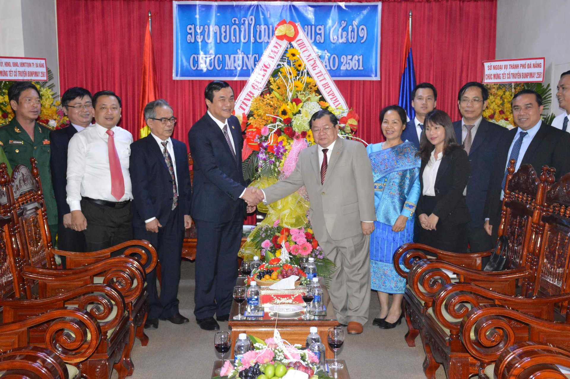 Mr Cuong sends his best wishes to the Consulate General of Laos in Da Nang city