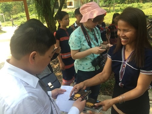 Visitors and vouchers at Ta Bhing community-based tourism village