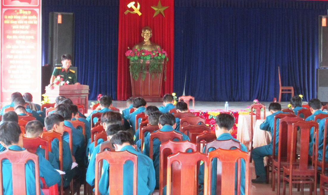 Thời gian qua, công tác giáo dục chính trị cho lực lượng dân quân luôn được huyện Duy Xuyên chú trọng. 