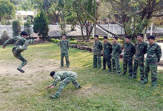 Luyện tập võ thuật ở Tiểu đoàn Trinh sát 32. Ảnh: N.D