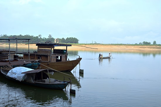 Đôi bờ sông Thu Bồn đoạn chảy qua vùng tây Duy Xuyên và vùng B Đại Lộc. Ảnh: XUÂN THỌ