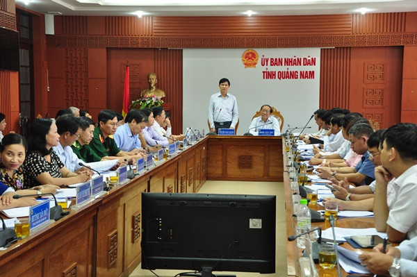 Bí thư Tỉnh ủy Nguyễn Ngọc Quang phát biểu chỉ đạo tại phiên họp sáng 2.5. Ảnh: N.Đ