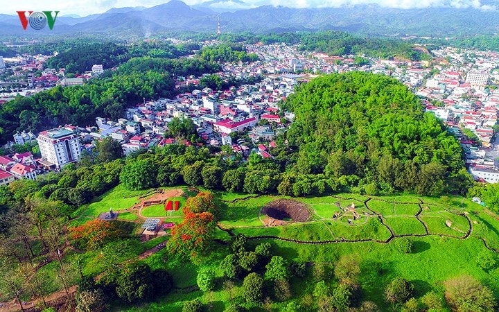 Di tích đồi A1 từng được lính Pháp gọi là “cối xay thịt” khi bộ đội ta hy sinh rất nhiều ở đây. Đây cũng là điểm di tích thường xuyên có số lượng du khách đến tham quan đông trong các dịp kỷ niệm.