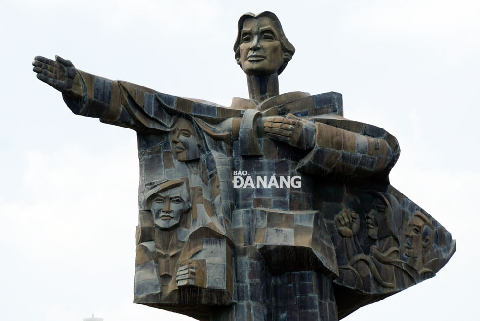 Sau ngày giải phóng 1975, thành phố Đà Nẵng đã tạc tượng Mẹ Nhu làm bằng 7.000 vỏ đạn, đặt tại đường Điện Biên Phủ dẫn vào nội thành Đà Nẵng.