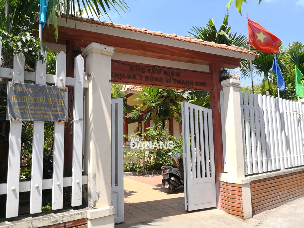 Di tích “Khu lưu niệm nhà Mẹ Nhu và 7 dũng sĩ” có diện tích hơn 600m2, nằm trong con hẻm nhỏ đường Trần Cao Vân. Tại đây có nhà lưu niệm trưng bày tài liệu, hiện vật tiêu biểu liên quan đến Mẹ Nhu và 7 dũng sĩ Thanh Khê 