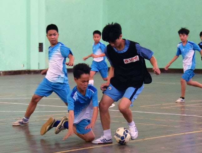Tuy mới lần đầu được tham gia giải nhưng đội THCS Chu Văn An (áo bib đen) đã đánh bại đội THCS Nguyễn Lương Bằng từng giành hạng ba tại giải 2017.