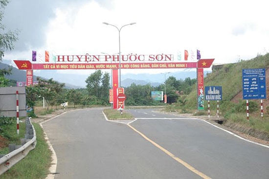 Đường Hồ Chí Minh vào huyện Phước Sơn.