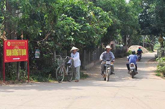 Đường làng thôn Trung Thành, xã Tam Mỹ Tây (Núi Thành). ẢNH: TAM MỸ