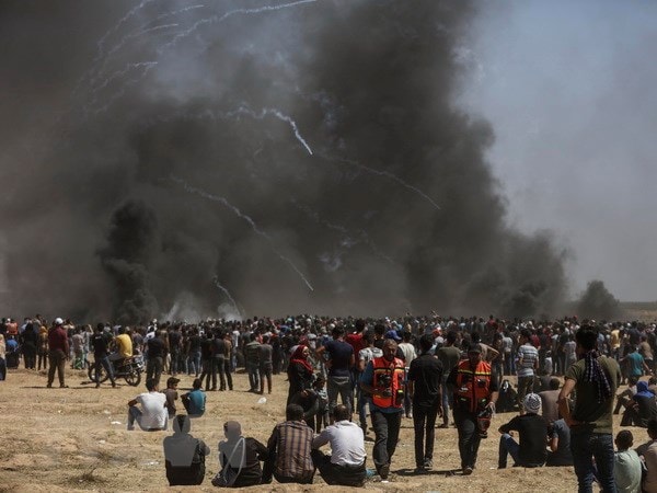Xung đột giữa người biểu tình Palestine với binh sỹ Israel tại khu vực biên giới Dải Gaza và Israel ngày 14/5. (Nguồn: THX/TTXVN)