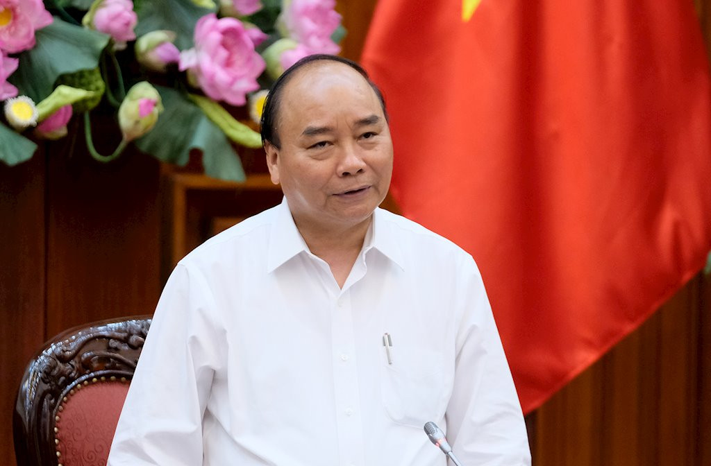 Thủ tướng Nguyễn Xuân Phúc nhấn mạnh, các dịch vụ công trực tuyến phải tiếp tục được thúc đẩy mạnh mẽ hơn, không chậm trễ, để hỗ trợ nhân dân.