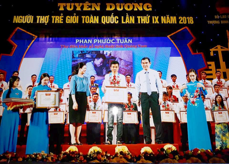 Anh Phan Phước Tuấn nhận giải thưởng “Người thợ trẻ giỏi” toàn quốc lần thứ IX