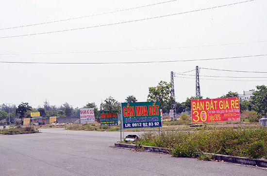  Rao bán bất động sản tràn lan tại phường Điện Ngọc (Điện Bàn) trong khi dự án chưa đầu tư đồng bộ hạ tầng như quy định. Ảnh: H.PHÚC
