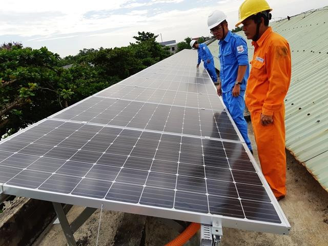 Hệ thống gồm có 36 tấm pin mặt trời được áp mái tại Trường THCS Lê Quý Đôn, xã Đại Minh, Đại Lộc. HOÀNG LIÊN