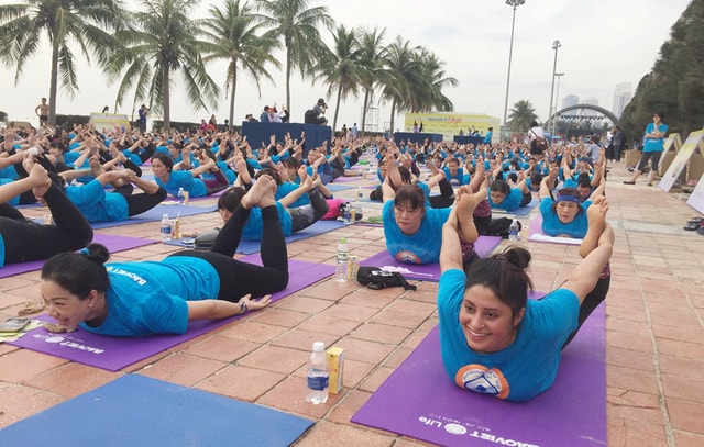 Ngày hội Yoga quốc tế tại biển Đà Nẵng.