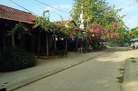 Trung tâm làng mộc Kim Bồng luôn vắng khách. Ảnh: L.H