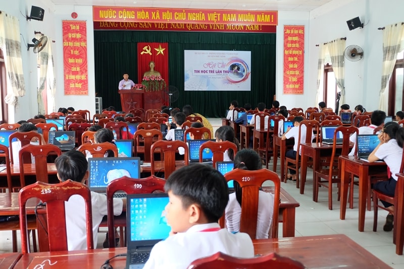 48 em học sinh tham gia hội thi tin học trẻ huyện Phú Ninh lần thứ 2. Ảnh: M.L