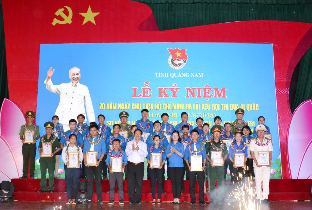 tuyên dương 30 thanh niên tiên tiến làm theo lời Bác