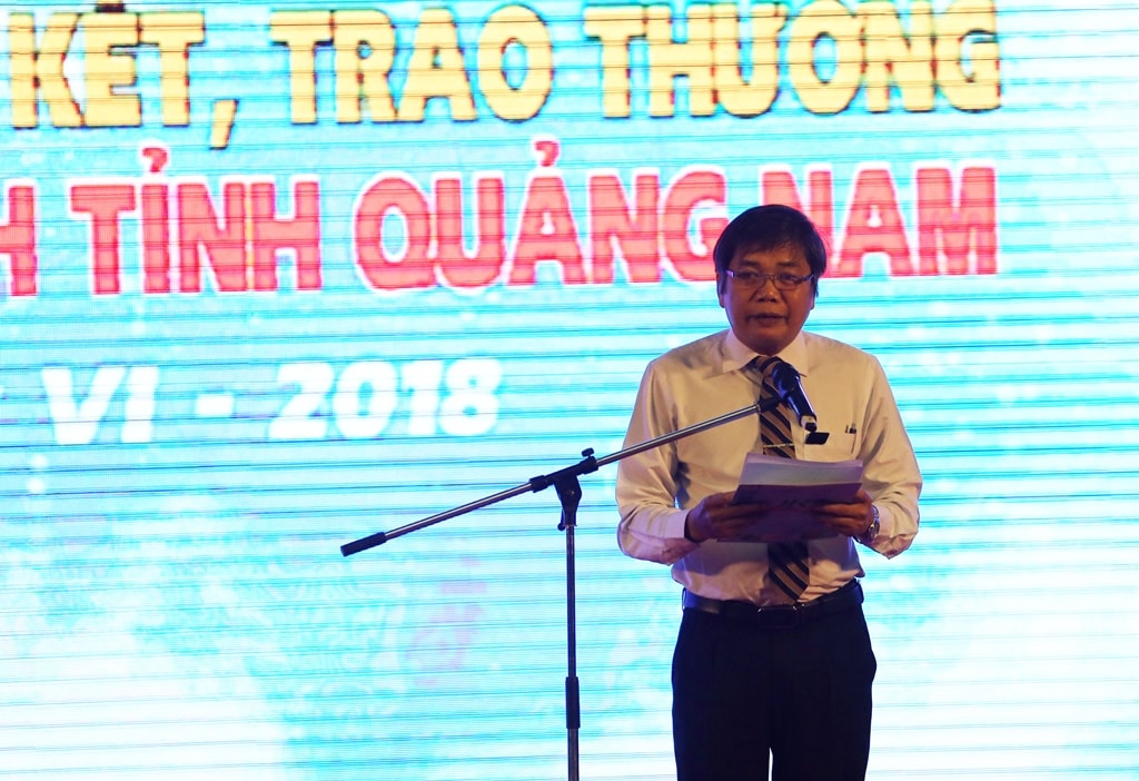 ông Mai Văn Tư - Giám đốc, Tổng biên tập Đài PT-TH tỉnh phát biểu bế mạc liên hoan. Ảnh: T.C