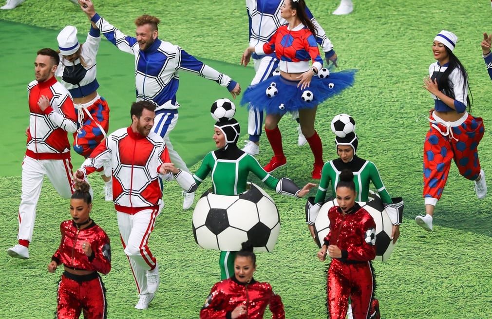 Các nghệ sĩ múa tham gia ngày hội khai mạc World Cup 2018. Ảnh: Getty Images