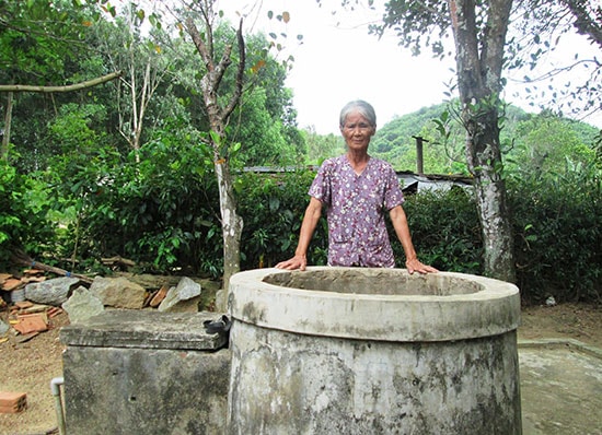 Hiện nay, nhiều giếng đào trên địa bàn huyện Quế Sơn đã cạn kiệt nước. Ảnh: VĂN SỰ