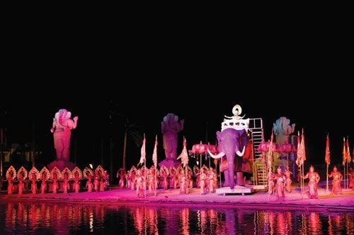 The reappearance of the wedding of Champa King and Huyen Tran Princess