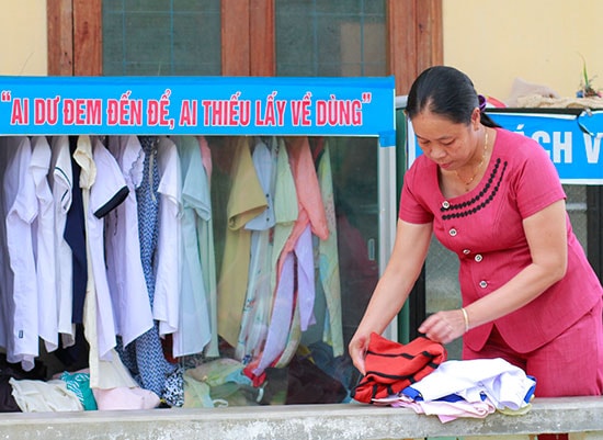 Chị Bành Thị Bình - Chủ tịch Hội LHPN xã Tiên Mỹ luôn gương mẫu đi đầu trong việc học và làm theo gương Bác. Ảnh: N.HƯNG