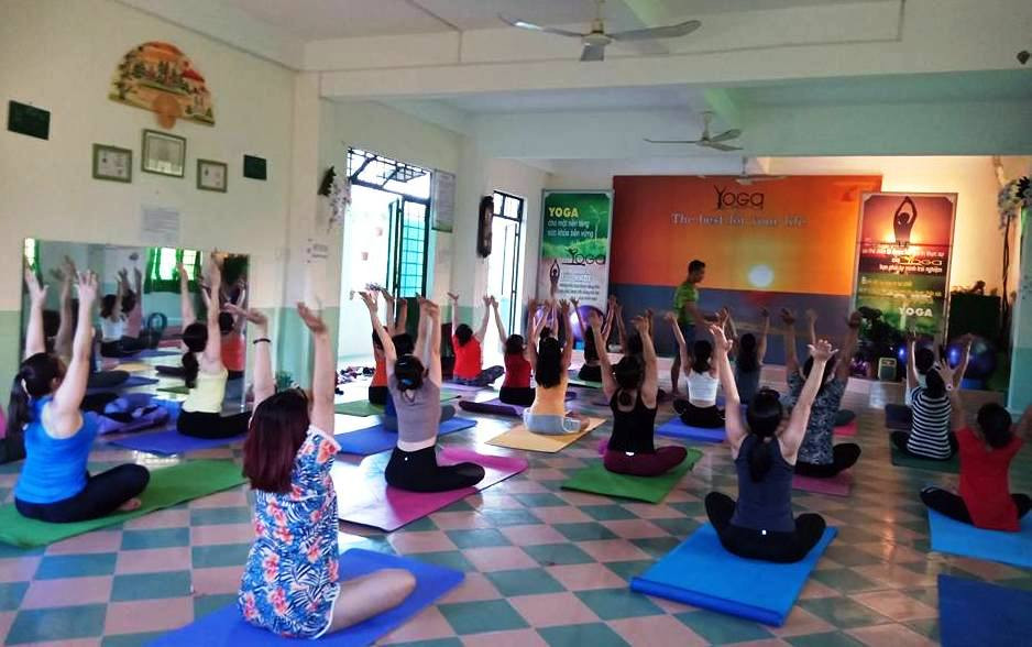 Một buổi luyện tập Yoga tại Trung tâm Yoga Quảng Nam. Ảnh: T.L