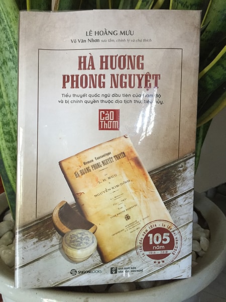 Cuốn sách Hà Hương phong nguyệt.