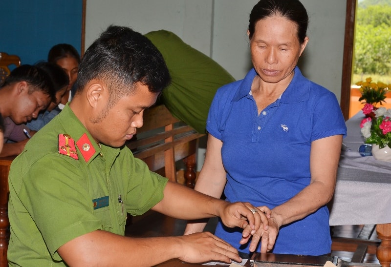 Đội hình Tri thức trẻ tình nguyện xây dựng NTM của tuổi trẻ Quảng Nam được thành lập. Ảnh: PHAN TUẤN