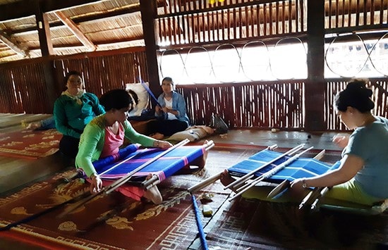 Traditional brocade weaving