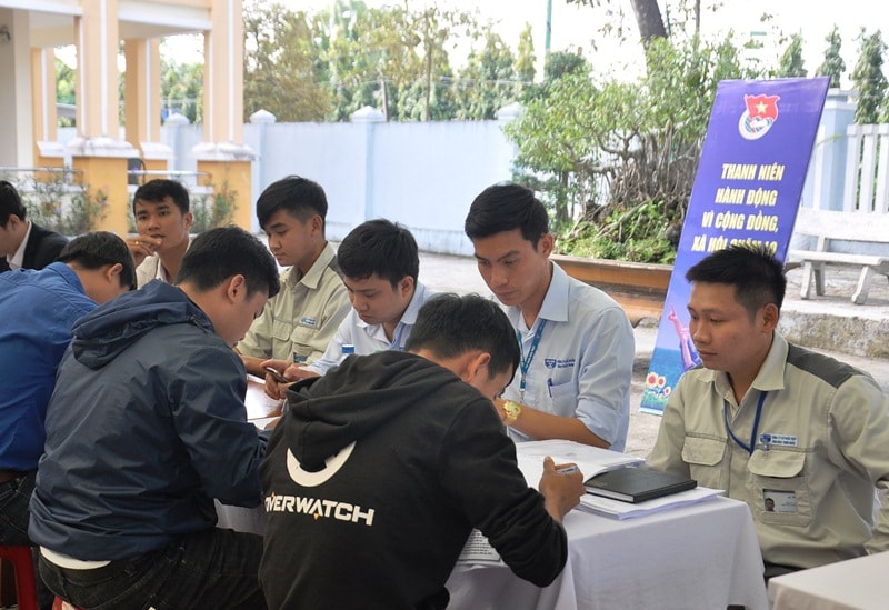 Nhiều sàn giao dịch việc làm cho thanh niên được tổ chức trong 6 tháng đầu năm. Ảnh: V.ANH