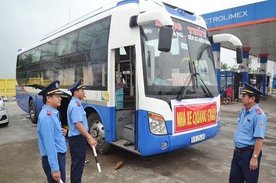 Thanh tra Sở GTVT là lực lượng chủ công của tổ kiểm tra. Ảnh: CT
