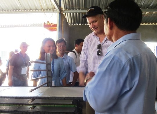 Visiting the production chain of fresh rice paper at the Ai Nghia Agricultural Cooperative