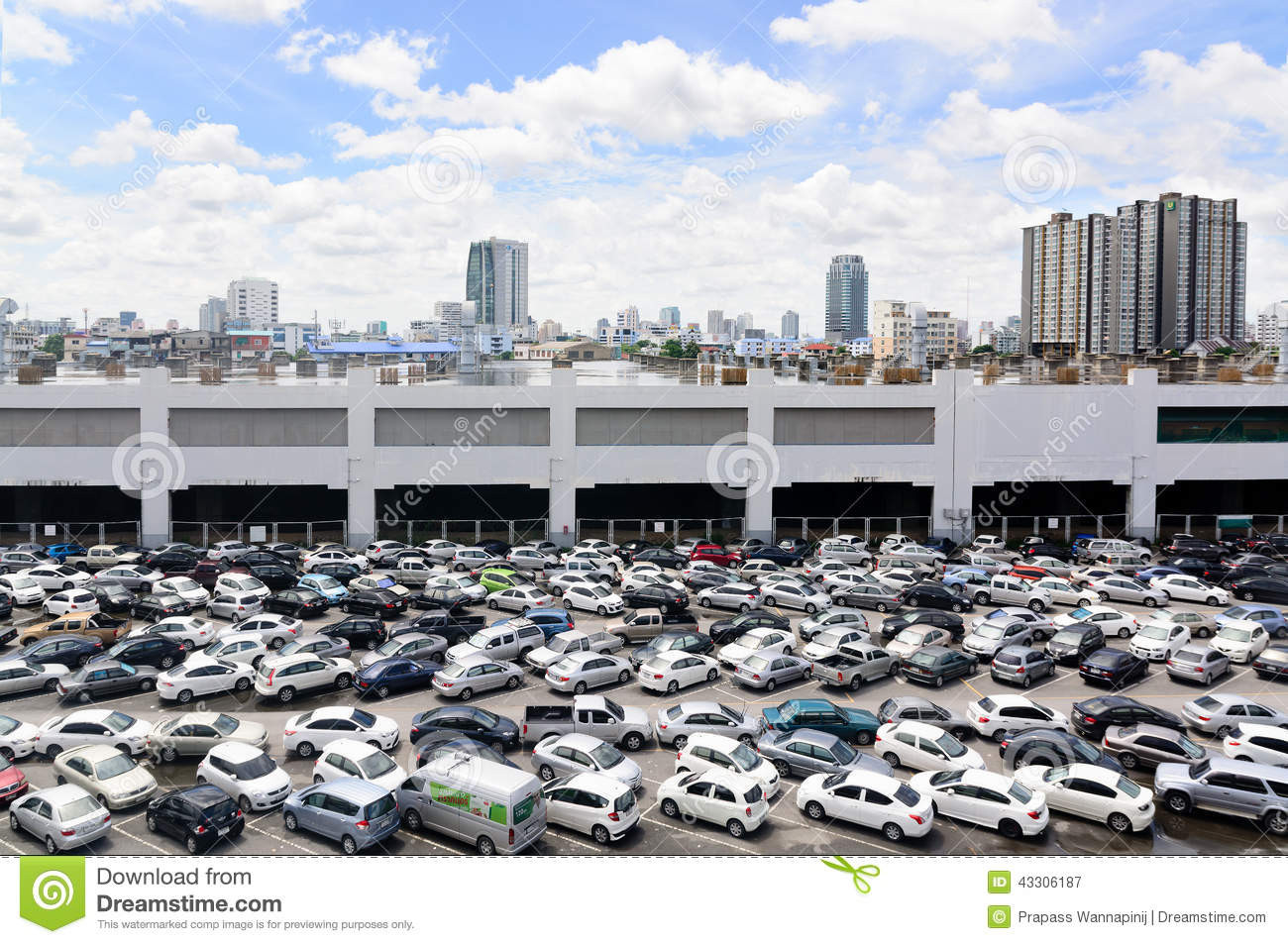 Nhu cầu sản xuất ô tô tại Thái Lan tăng cao. Ảnh: dreamstine