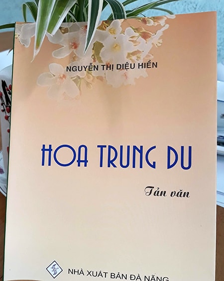 Tập sách “Hoa trung du”.