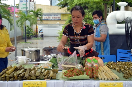 Gian hàng ẩm thực Cơ Tu tại Hội chợ