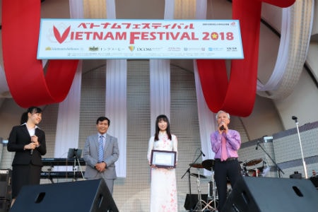 Japanese singer Ueno Yuuka was given the Goodwill Ambassador certificate by the Hoi An city’s People’s Committee, Quang Nam province in May 2018