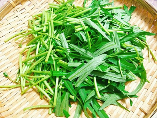 Chỉ với một bó rau muống luộc mỗi ngày, bạn sẽ cung cấp rất nhiều dưỡng chất cho cơ thể - Ảnh minh họa: Internet