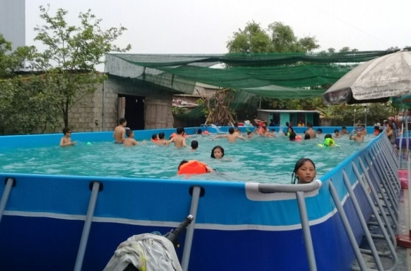 Ở các lớp học bơi quy mô nhỏ bằng bể bơi thông minh đều có rất nhiều trẻ em hào hứng tham gia
