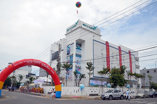 Trường Quốc tế Sky-Line tọa lạc tại lô A2, đường Trần Đăng Ninh (phường Hòa Cường Nam, quận Hải Châu, TP.Đà Nẵng)