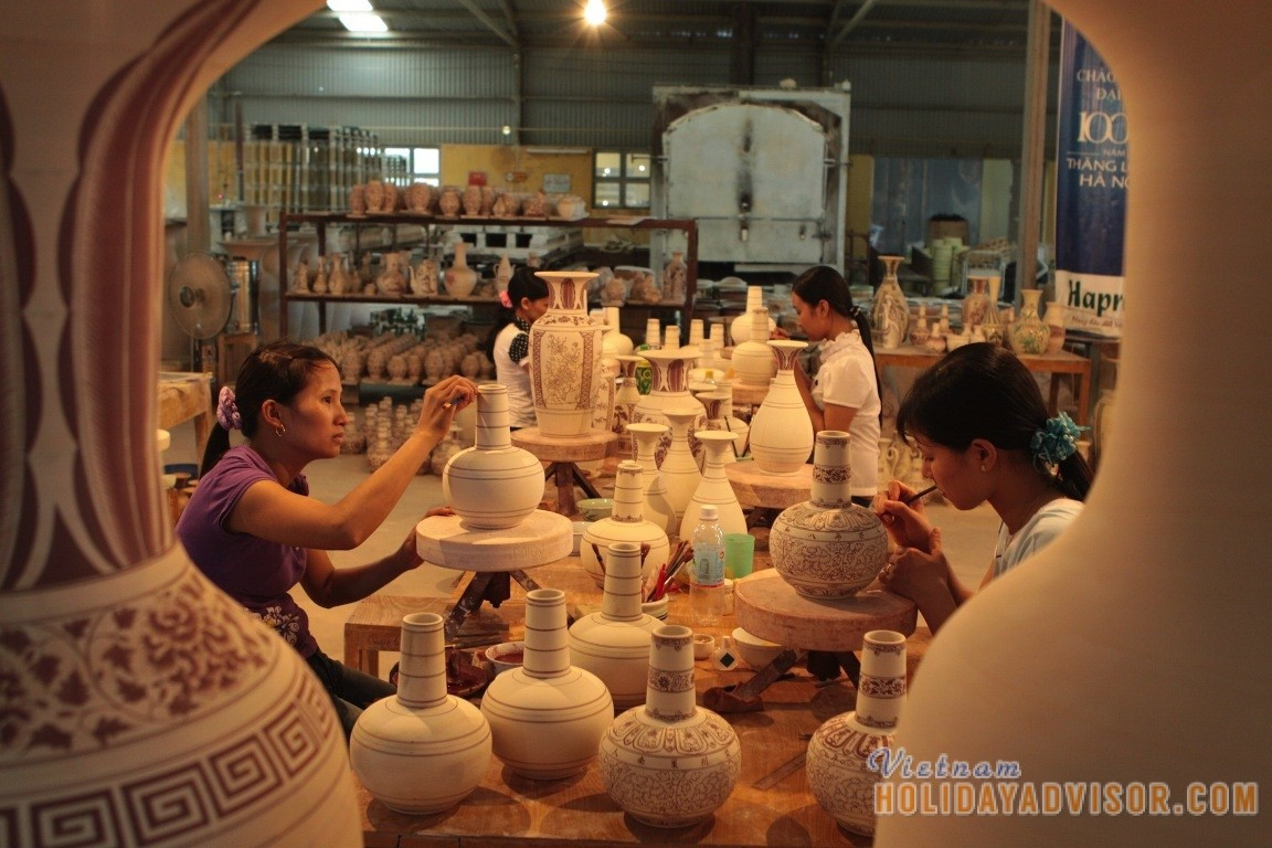 In Thanh Ha pottery village. Photo:vietnamholidayadvisor