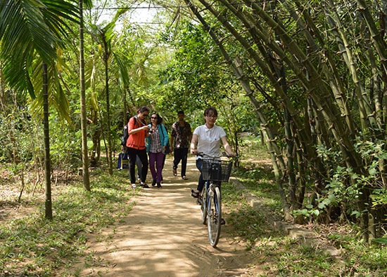 Làm du lịch là một trong những cách để Triêm Tây (xã Điện Phương, Điện Bàn) giữ đất, giữ làng.  Ảnh: K.L