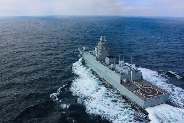 Đô đốc Gorshkov còn được trang bị tổ hợp phòng thủ tầm ngắn CIWS 30 mm và pháo hạm Armat A-192M 130mm ở đuôi tàu.