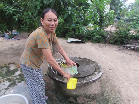 Bà Nguyễn Thị Kim, người chuyên làm nước mắm ở Bình Phú năm xưa. Ảnh: V.Phin