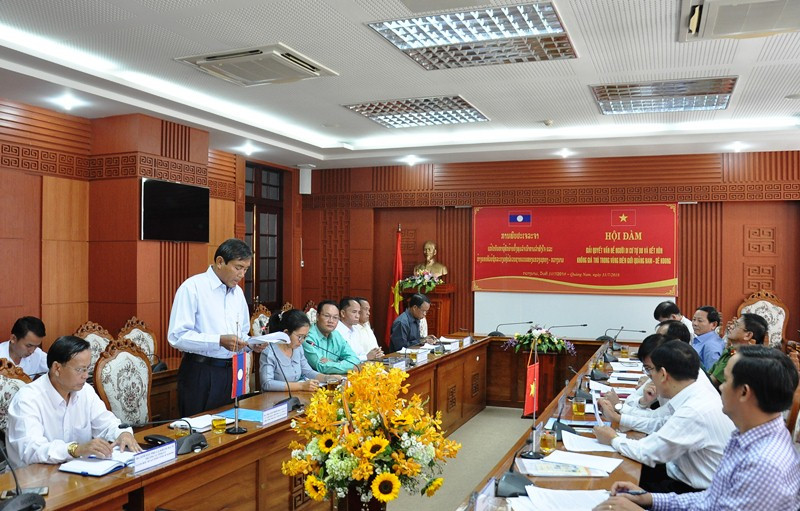 Phó Tỉnh trưởng tỉnh Sê Kông phát biểu tại cuộc hội đàm. Ảnh: VINH ANH
