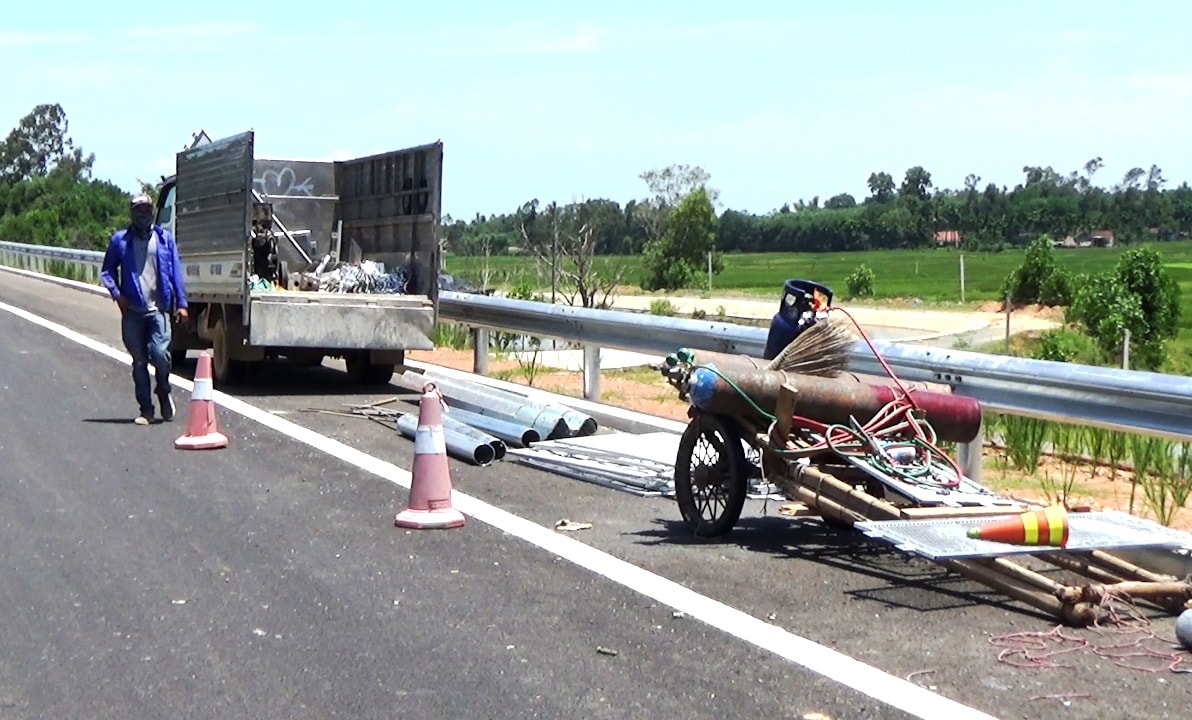 Công trường nơi những công nhân này làm ở đường cao tốc Đà Nẵng- Quảng Ngãi. Ảnh: DƯƠNG VINH