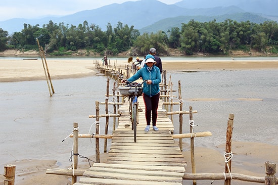 Một đoạn dòng Vu Gia chảy qua xã Đại Hồng, huyện Đại Lộc.